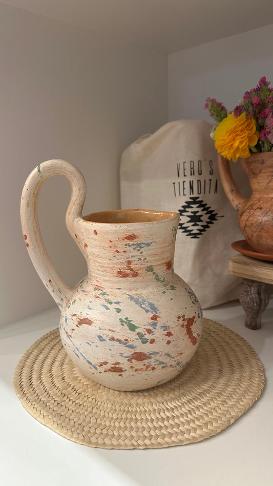 Analicia Md. Clay Pitcher