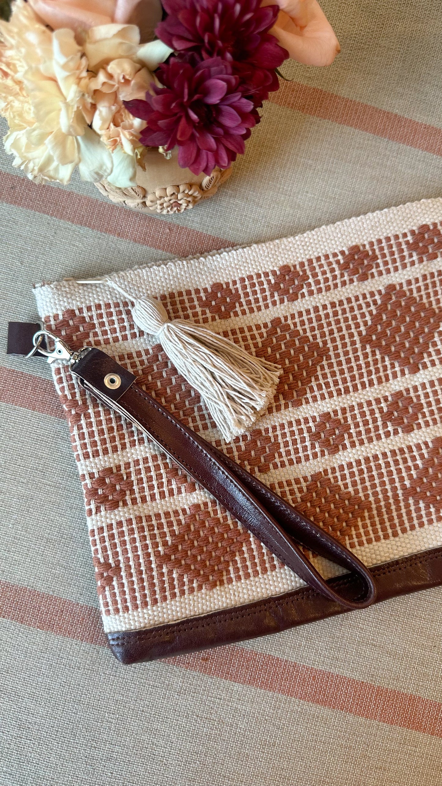 Ofelia Woven Clutch