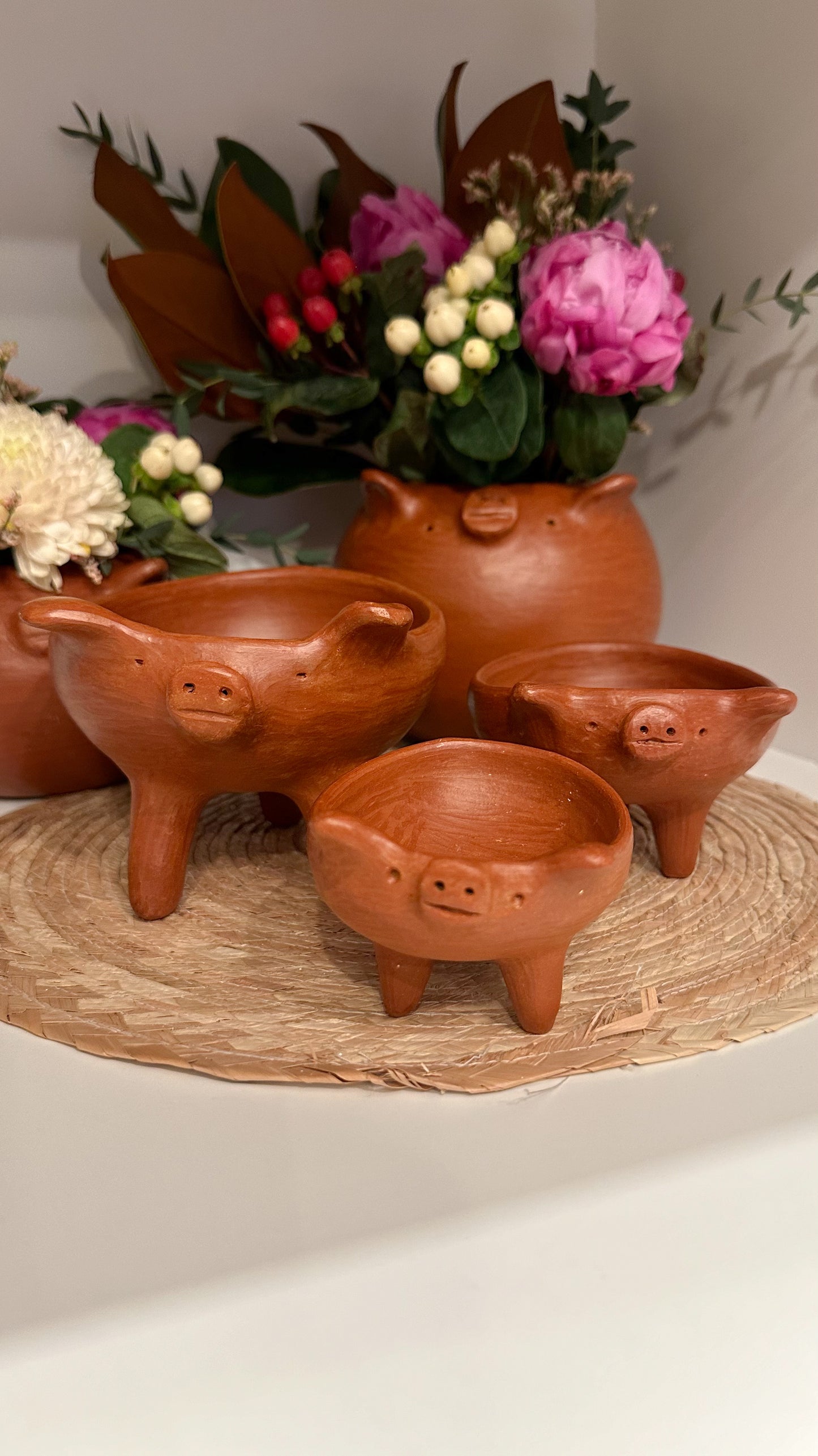 Lili Piggy Oval Clay Bowl