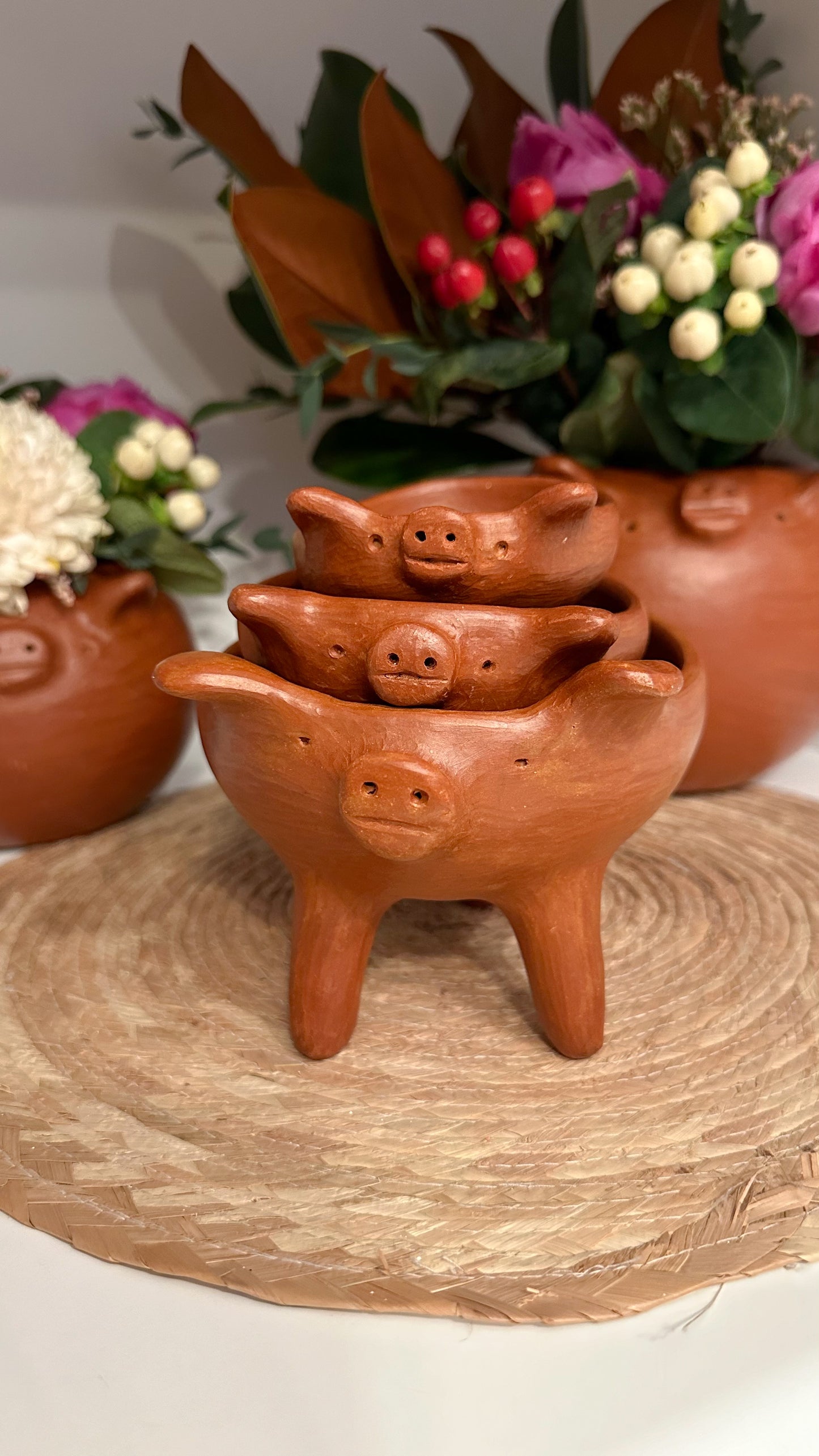 Lili Piggy Oval Clay Bowl