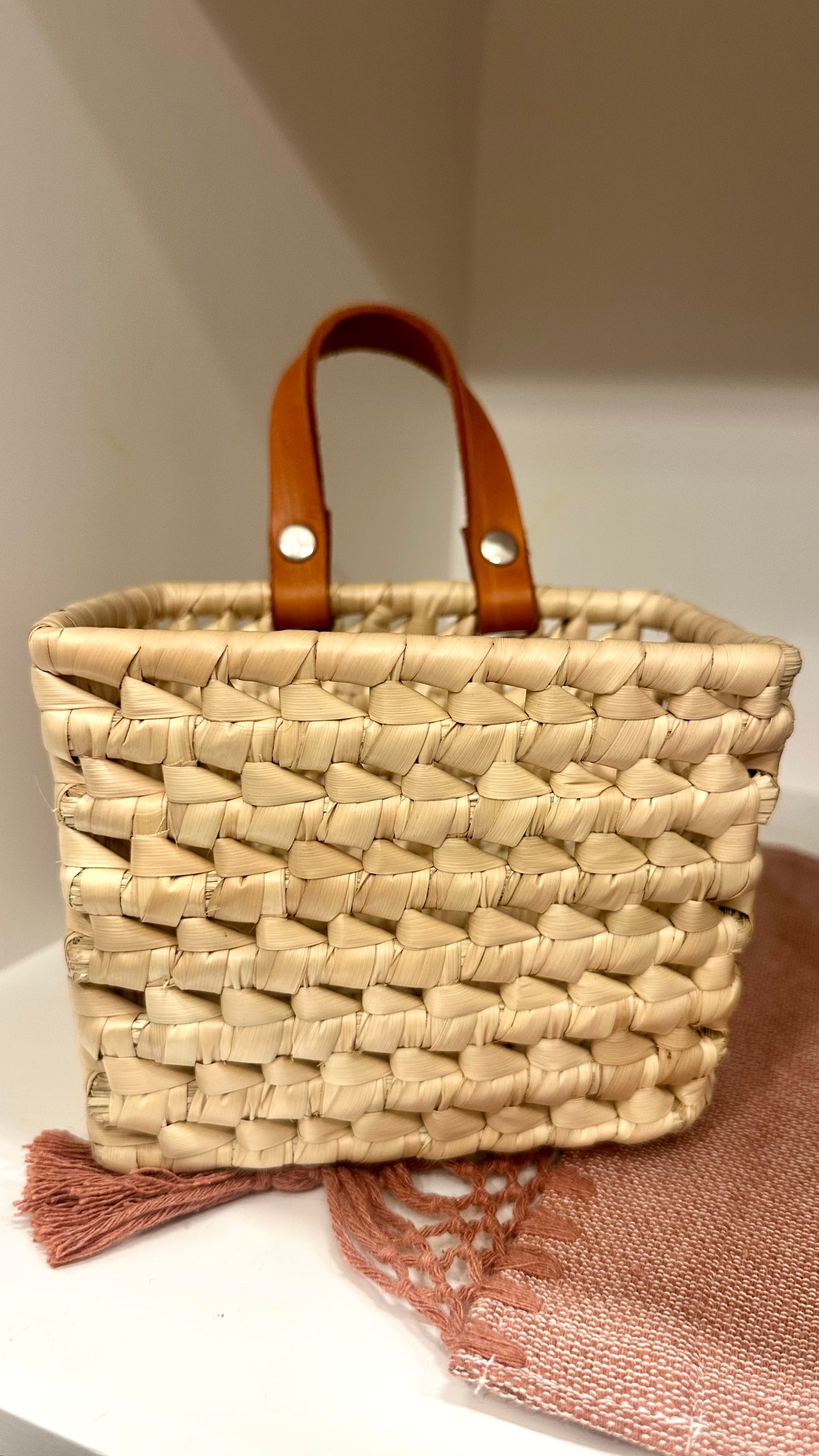 Lucrecia Woven square Basket