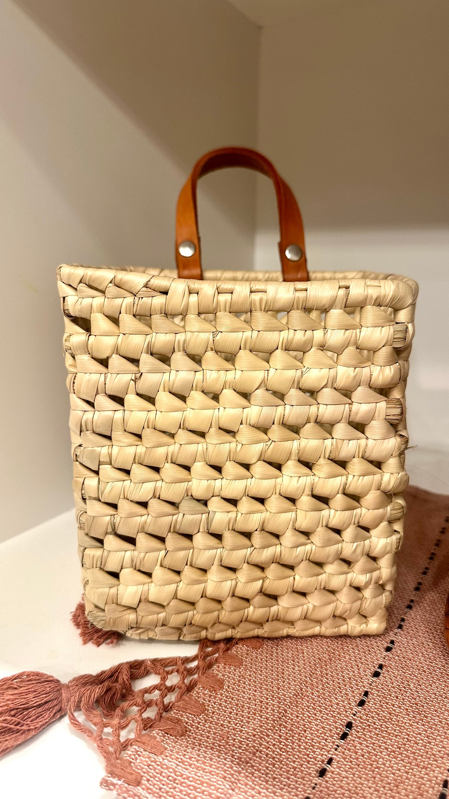Lucrecia Woven square Basket