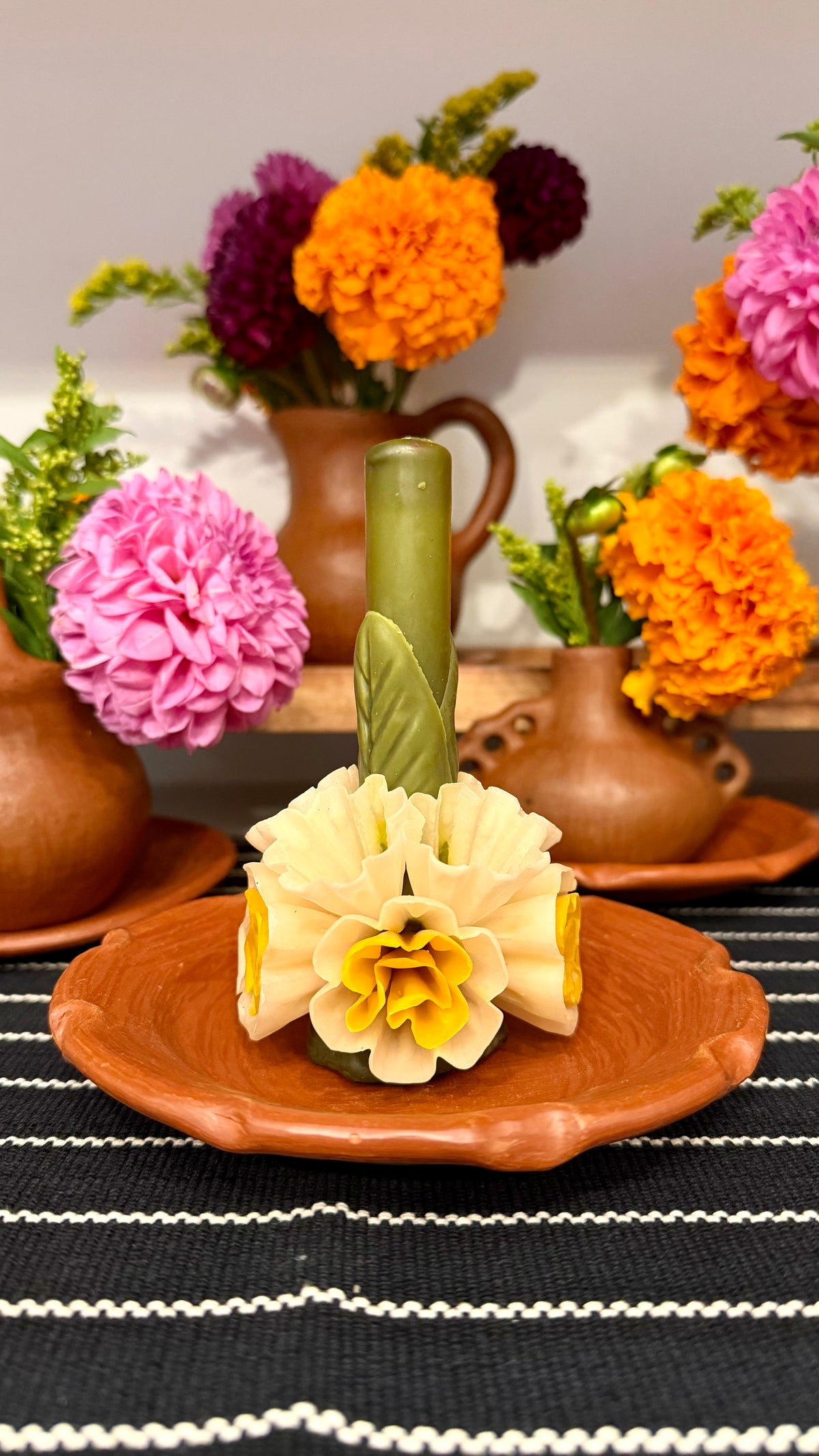 Ana Victoria Small Floral Candle
