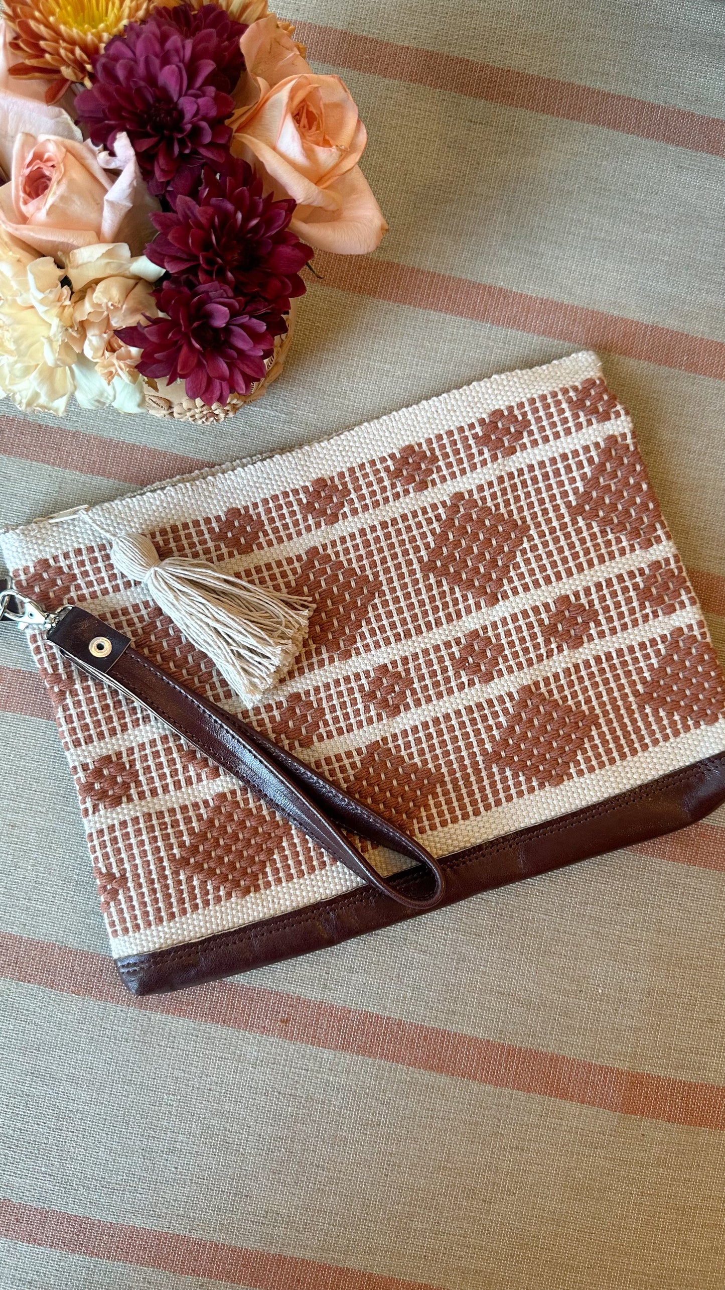 Ofelia Woven Clutch