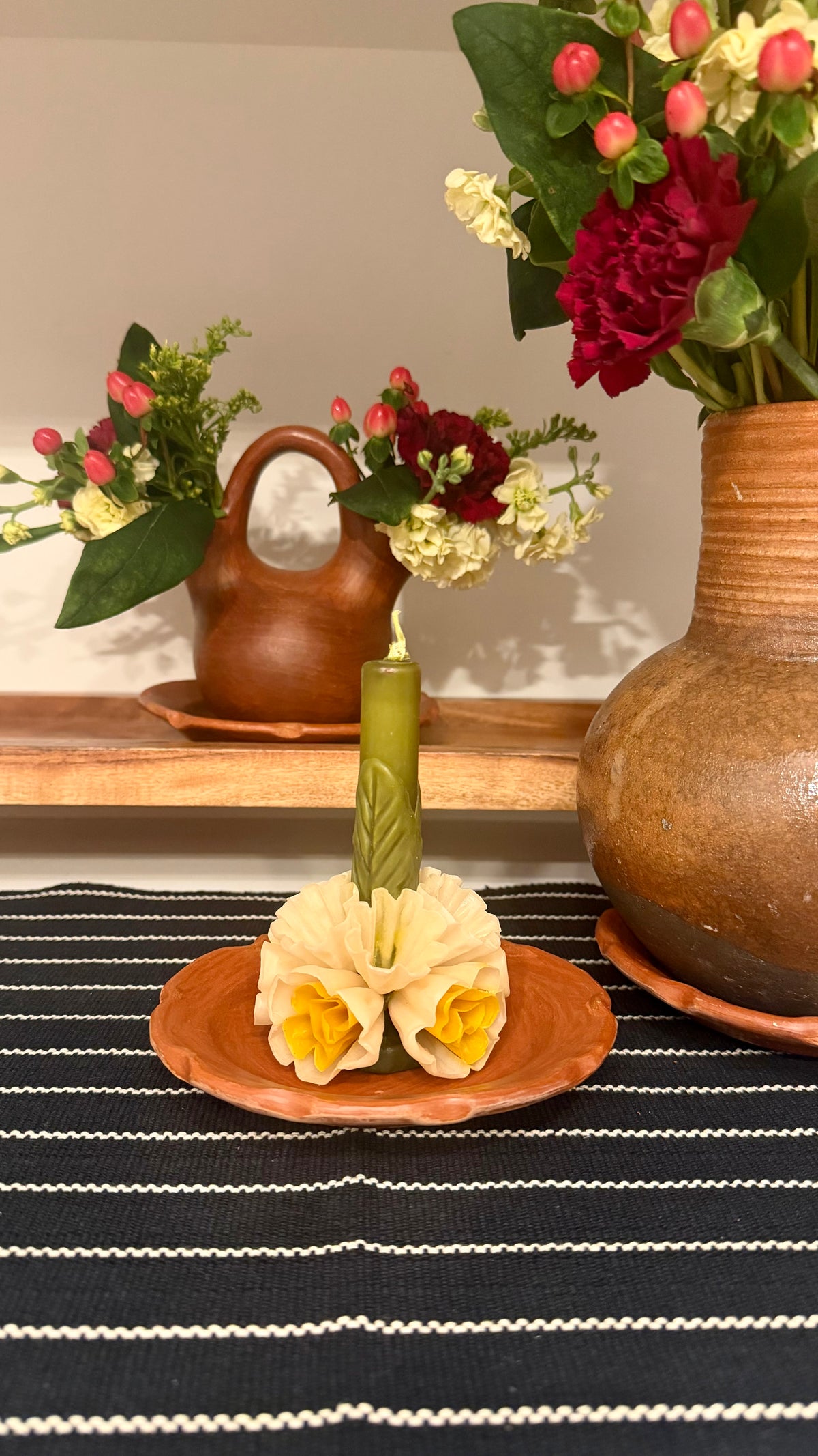 Ana Victoria Small Floral Candle